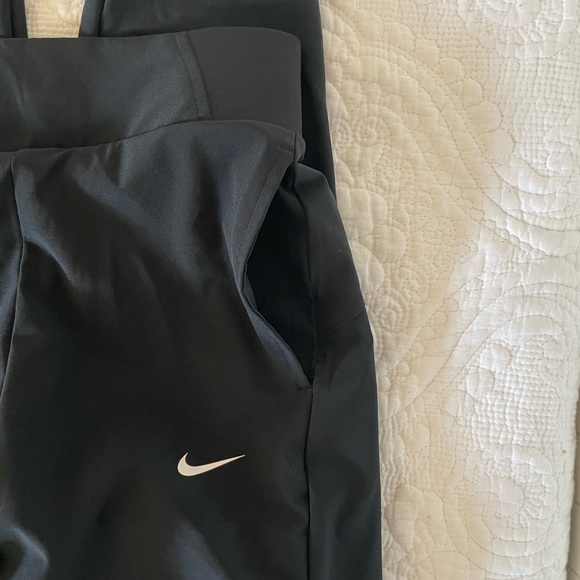 Nike Joggers - Picture 8 of 9